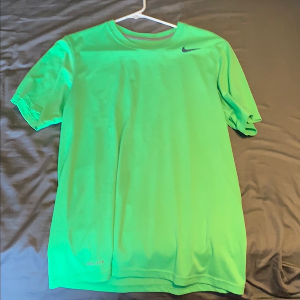 Nike t-shirt green
